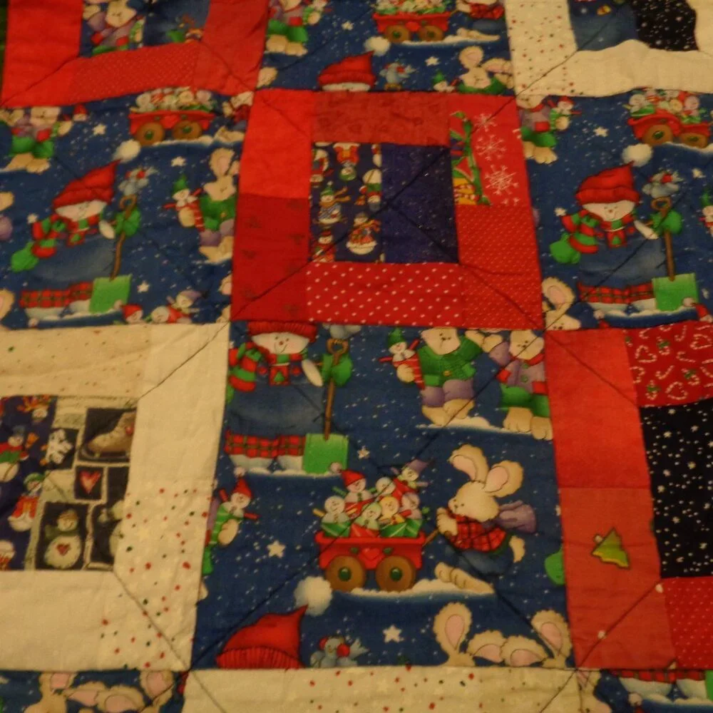 RETRO VINTAGE HANDMADE CHRISTMAS PATCHWORK BABY OR LA  QUILT BLANKET
